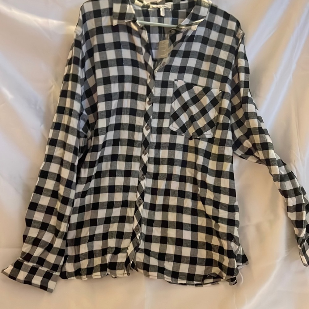 Black/white Flannel button down shirt